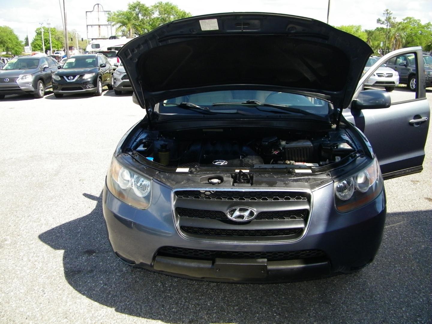 2007 Gray /Gray Hyundai Santa Fe GLS (5NMSG13D57H) with an 2.7L V6 DOHC 24V engine, Automatic transmission, located at 4000 Bee Ridge Road, Sarasota, FL, 34233, (941) 926-0300, 27.298664, -82.489151 - Photo#9